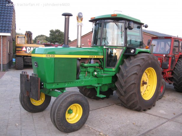 John deere 4430