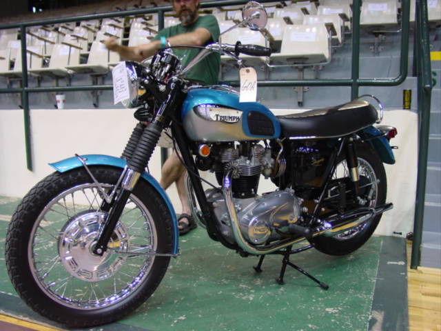 Triumph 650