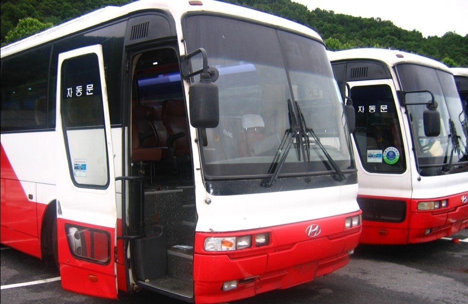 Hyundai bus