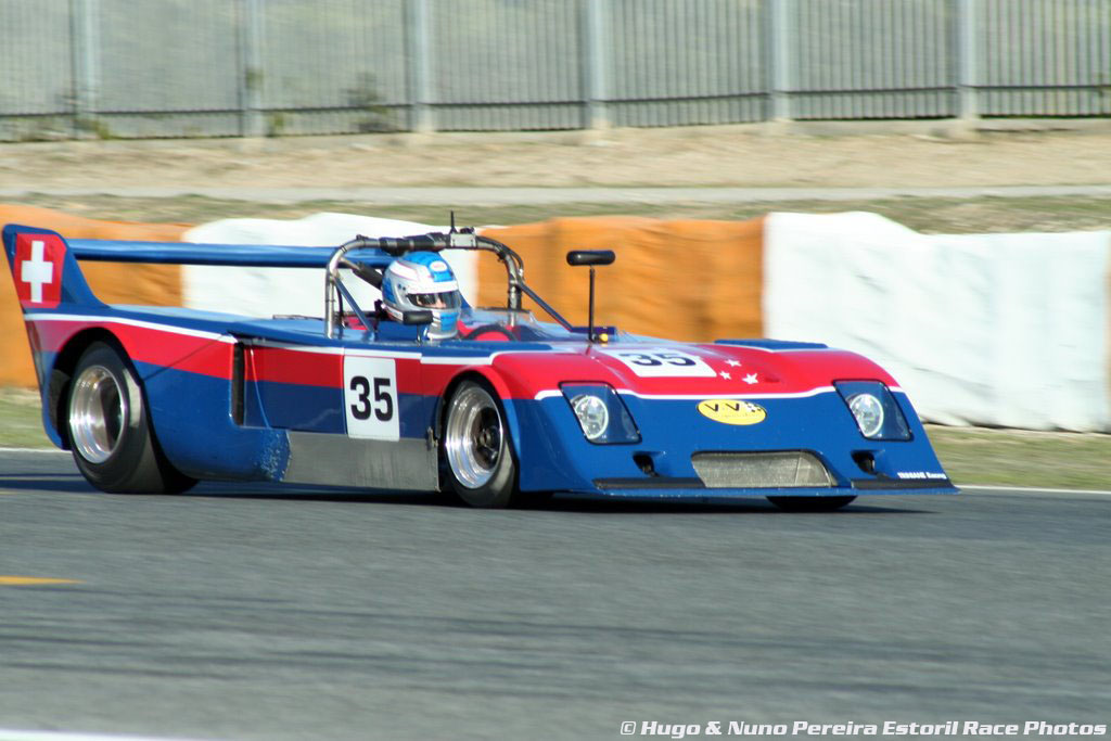 Chevron b26