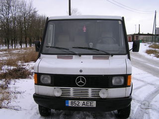 Mercedes-benz 208