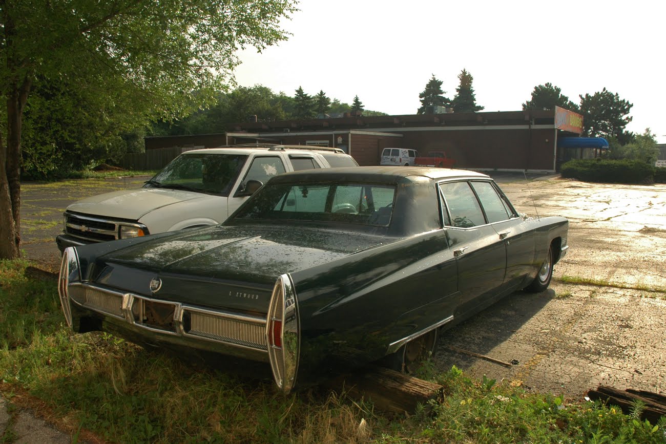 Cadillac Fleetwood 75 4dr sedan