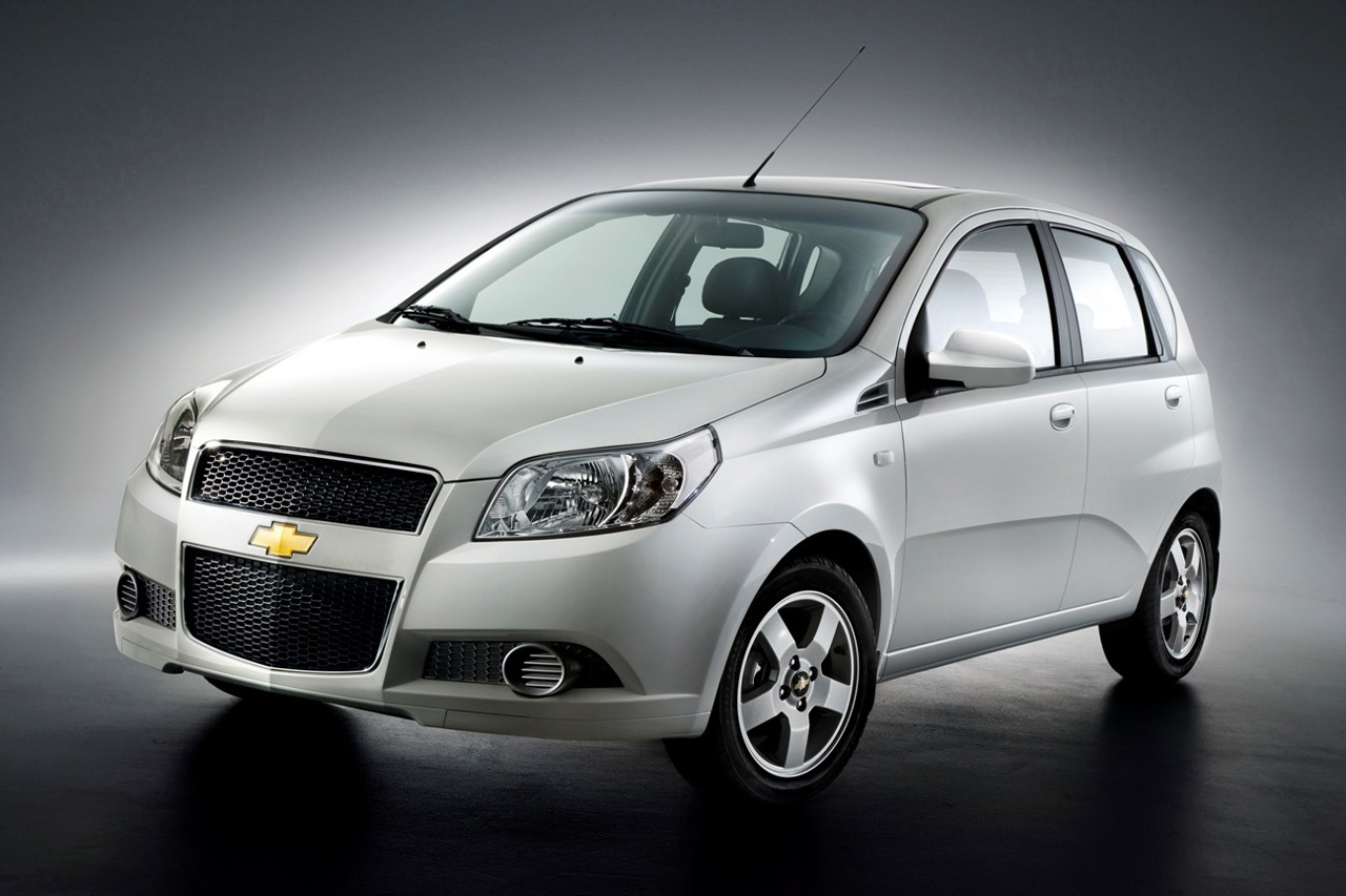 Chevrolet Aveo hatchback review - CarBuyer 