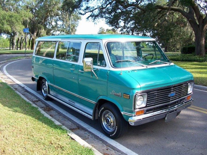 Chevrolet Beauville 20 Sport Van