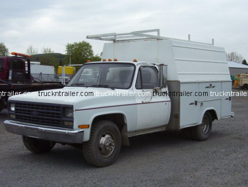 Chevrolet C-30 chassis-Grumman body