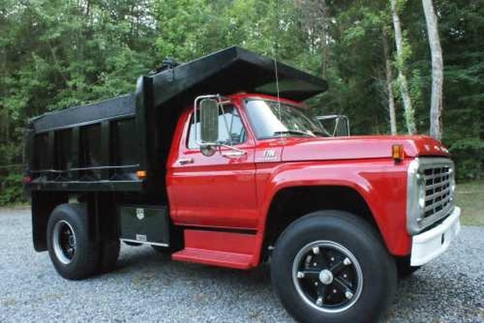 Chevrolet F700 truck