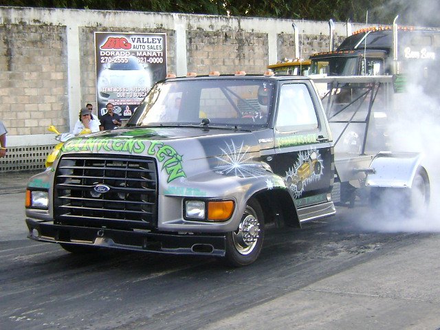 Chevrolet F700 truck