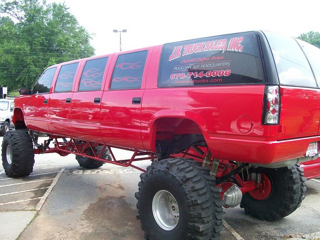 Chevrolet Suburban 8-door