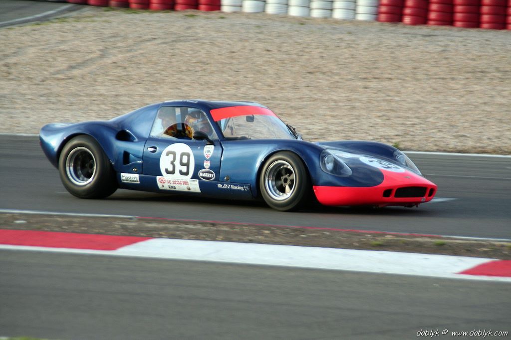 Chevron B8