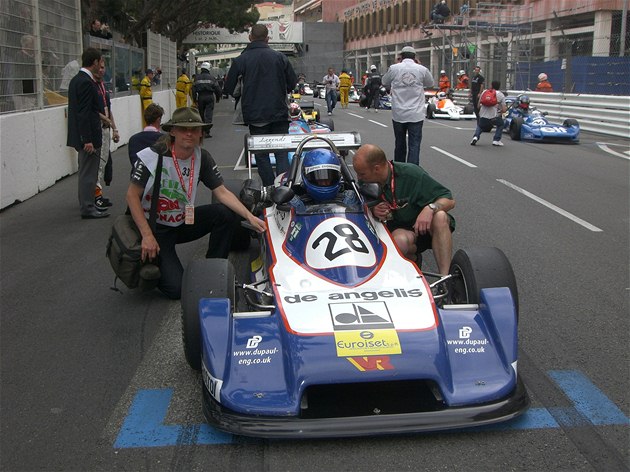 Chevron b38