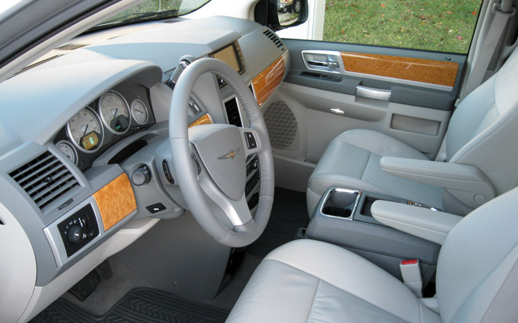 Chrysler Town Country 2008 салон