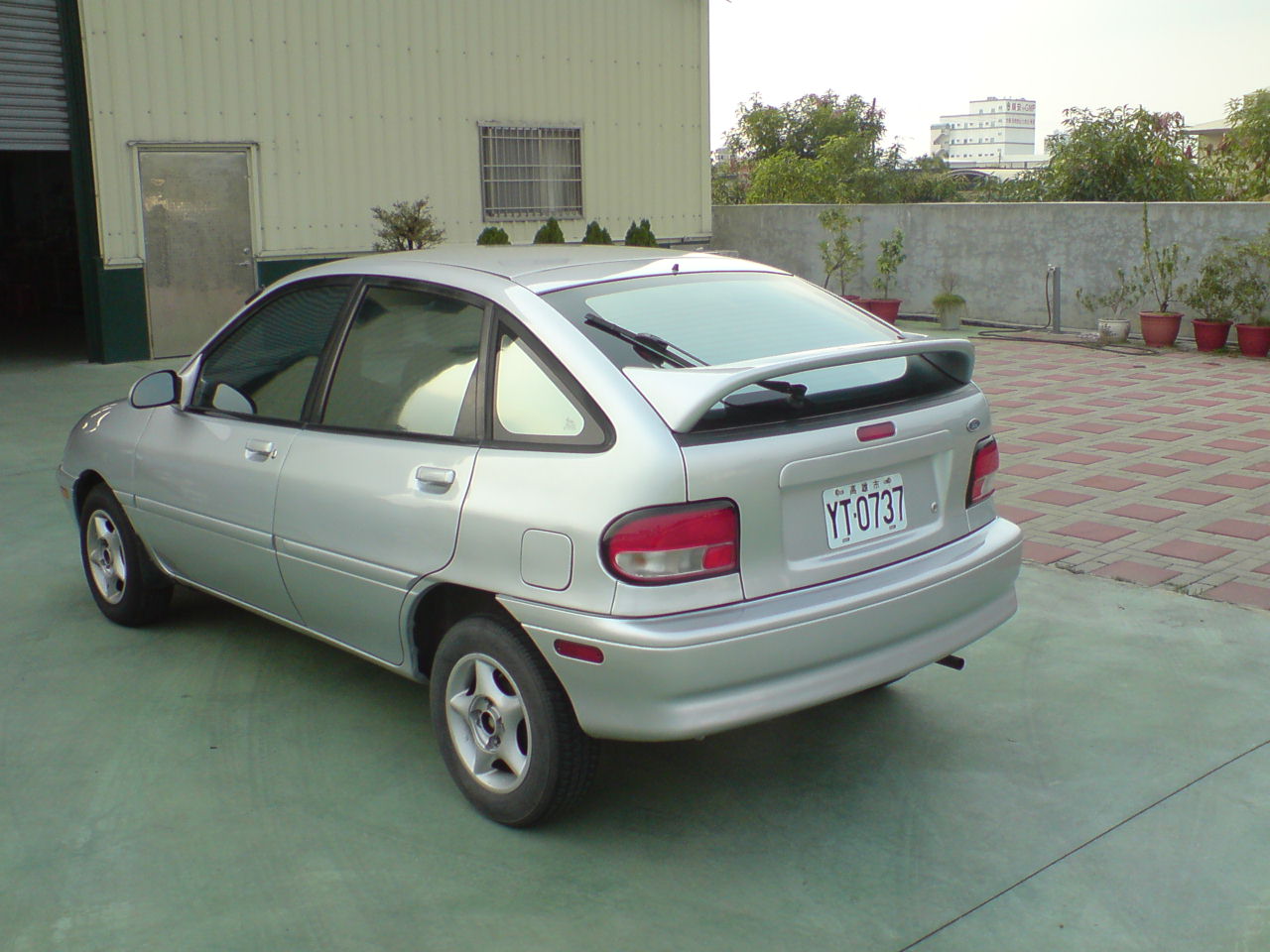 Ford Tierra LS 20