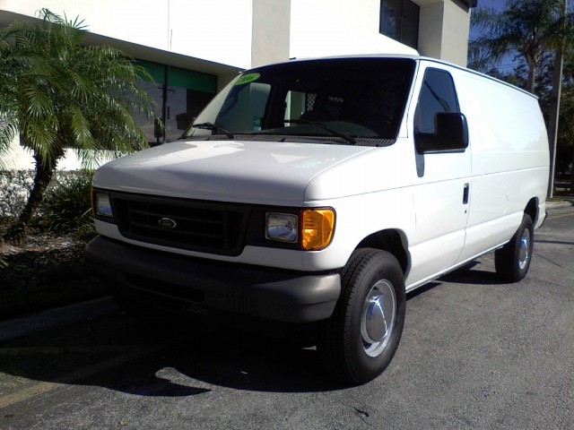 Ford E-250 Super Van