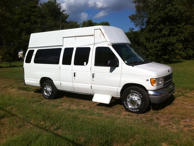 Ford E-350 XLT Super Duty