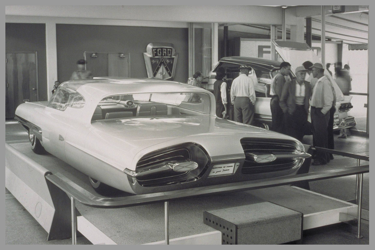 Ford La Galaxie concept car