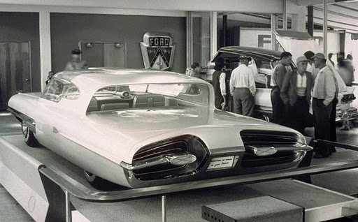 Ford La Galaxie concept car