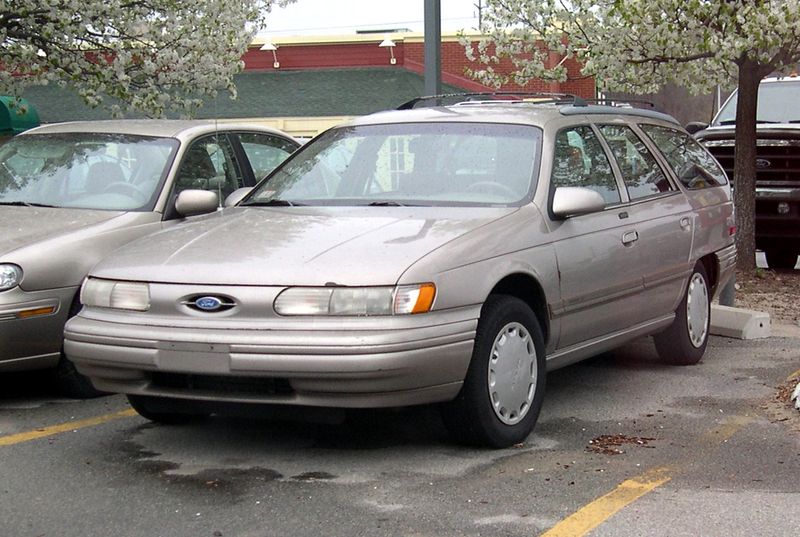 Ford Taurus GL 30 Wagon