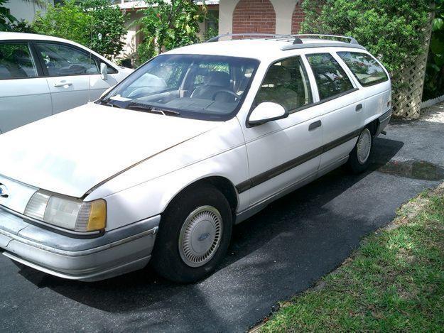 Ford Taurus GL 30 Wagon