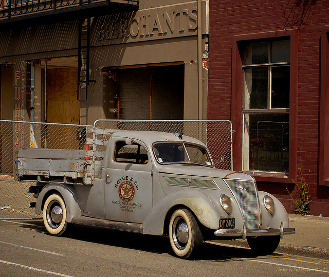 Ford V8-85 pickup