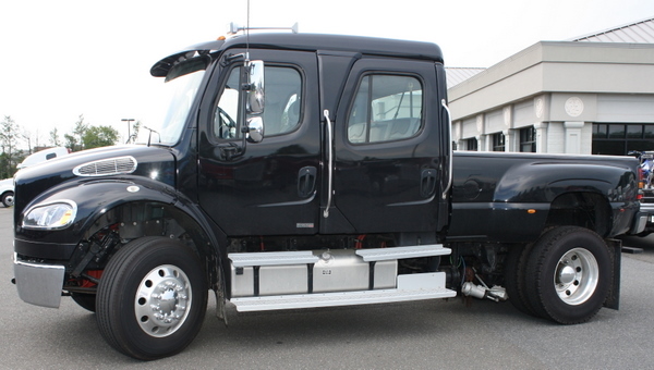 Freightliner Business Class M2 Pick Up