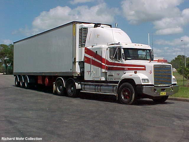 Freightliner FLC112