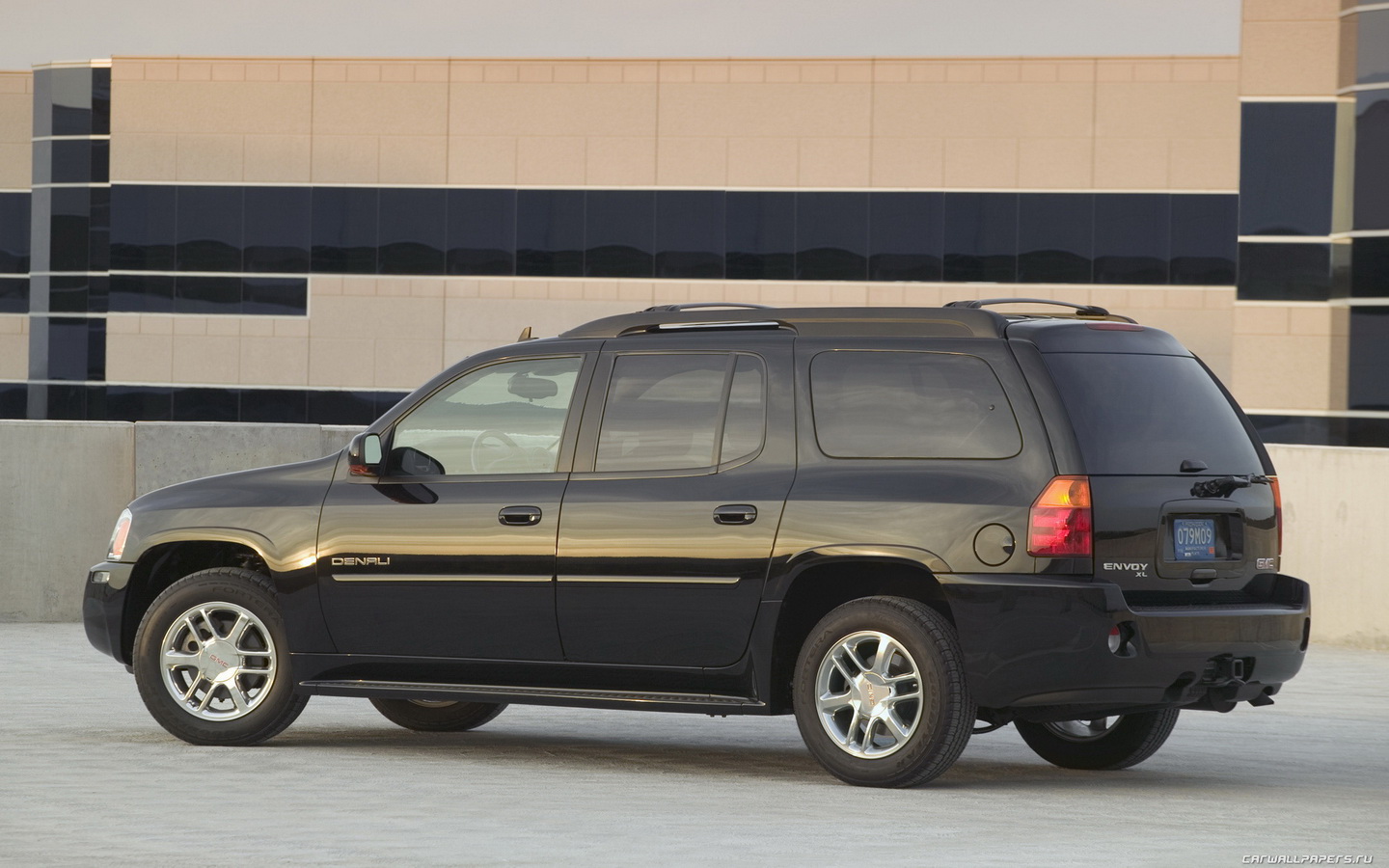 GMC Envoy XL Denali