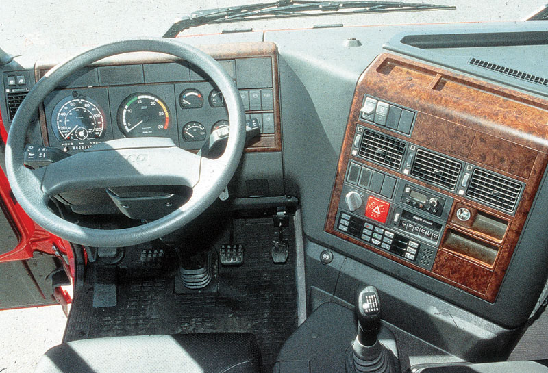 Ивеко евротех. Iveco EUROTECH '1992 салон. Ивеко Евротех салон. Ивеко Евротех 2001 года салон. Iveco EUROTECH cursor.