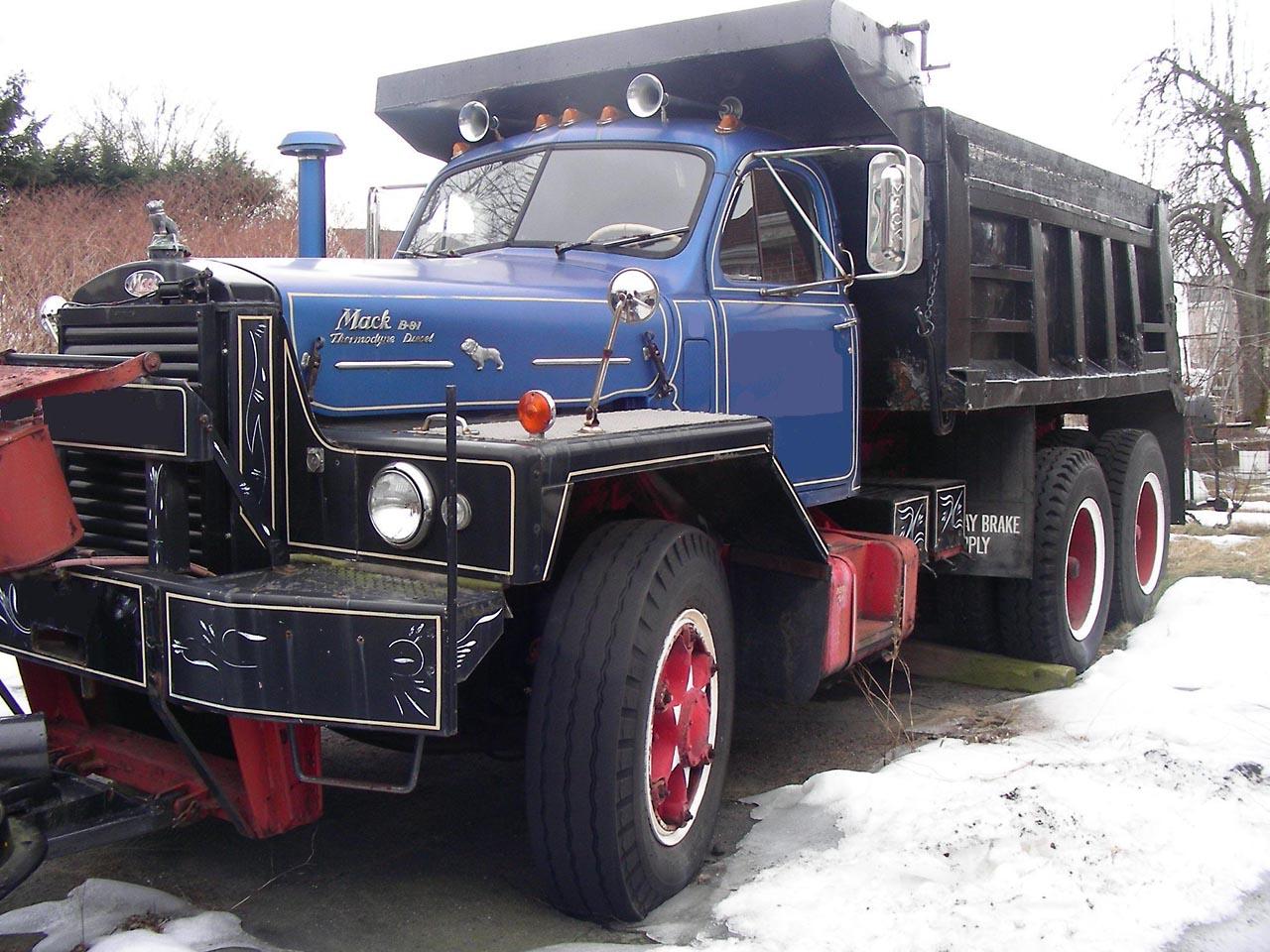 Mack B81