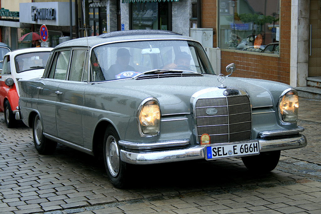 Mercedes-Benz 220 Heckflosse