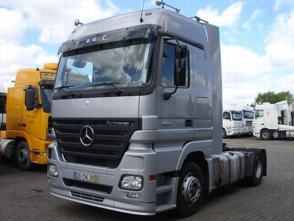 Mercedes Actros Front