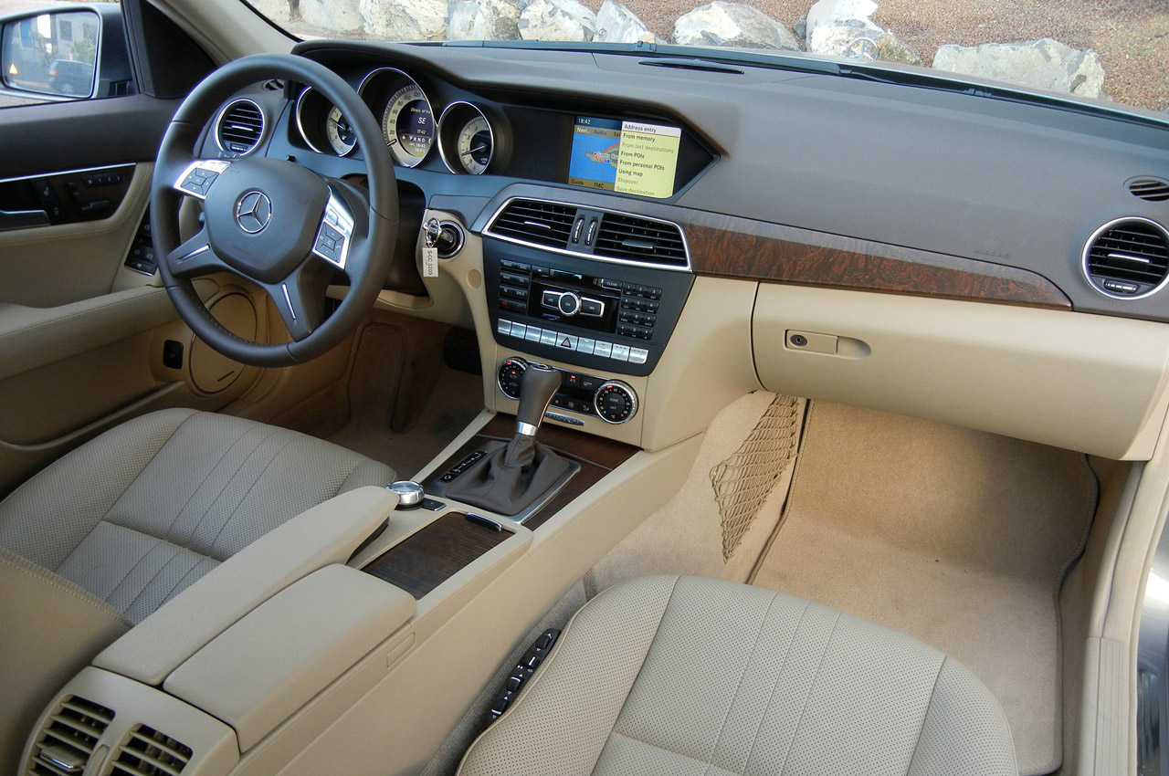 Mercedes Benz c class 2008 салон