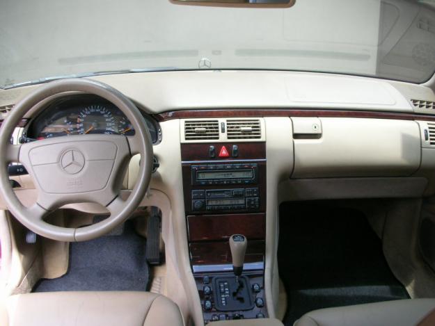 Mercedes-Benz E 240 Elegance