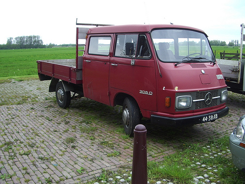 Mercedes-Benz L306D