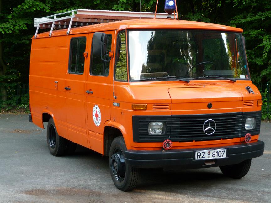 Mercedes-Benz L407