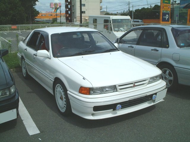 Mitsubishi Eterna ZR-4