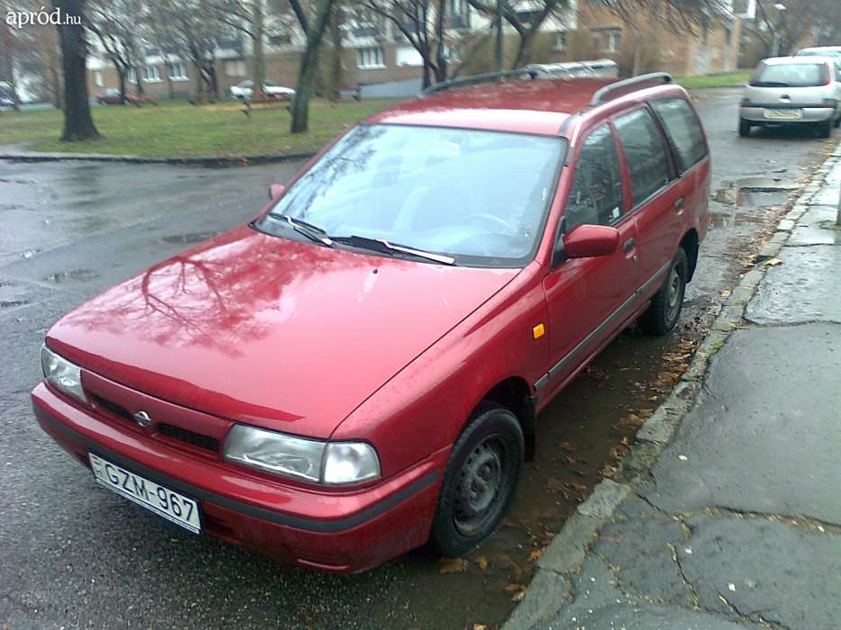 Nissan Sunny Combi