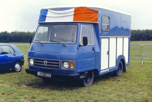 Peugeot J9 van