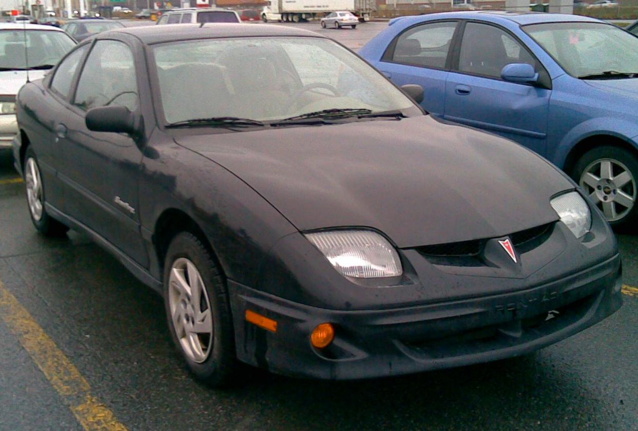 Pontiac Sunbird 2000