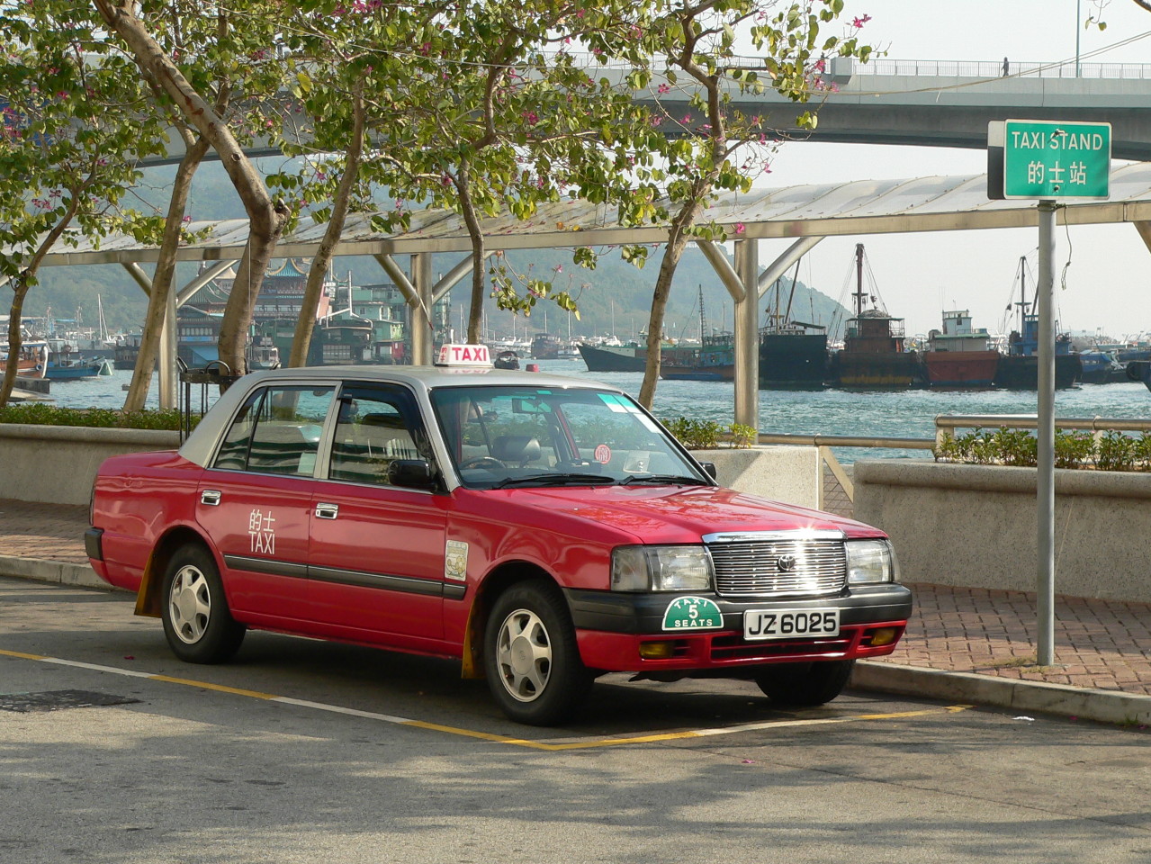 Toyota Crown Comfort LPG