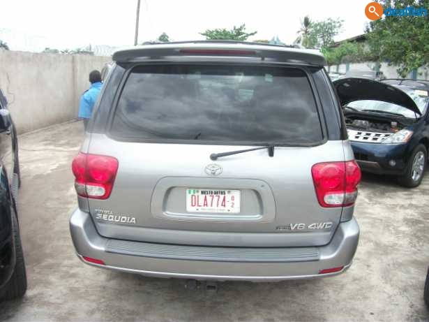 Toyota Sequoia V8 4WD