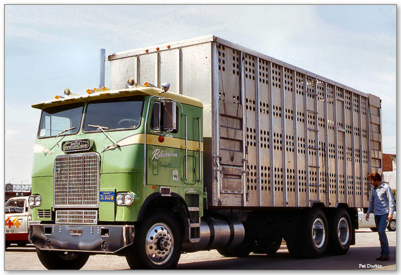 White Freightliner WFT63