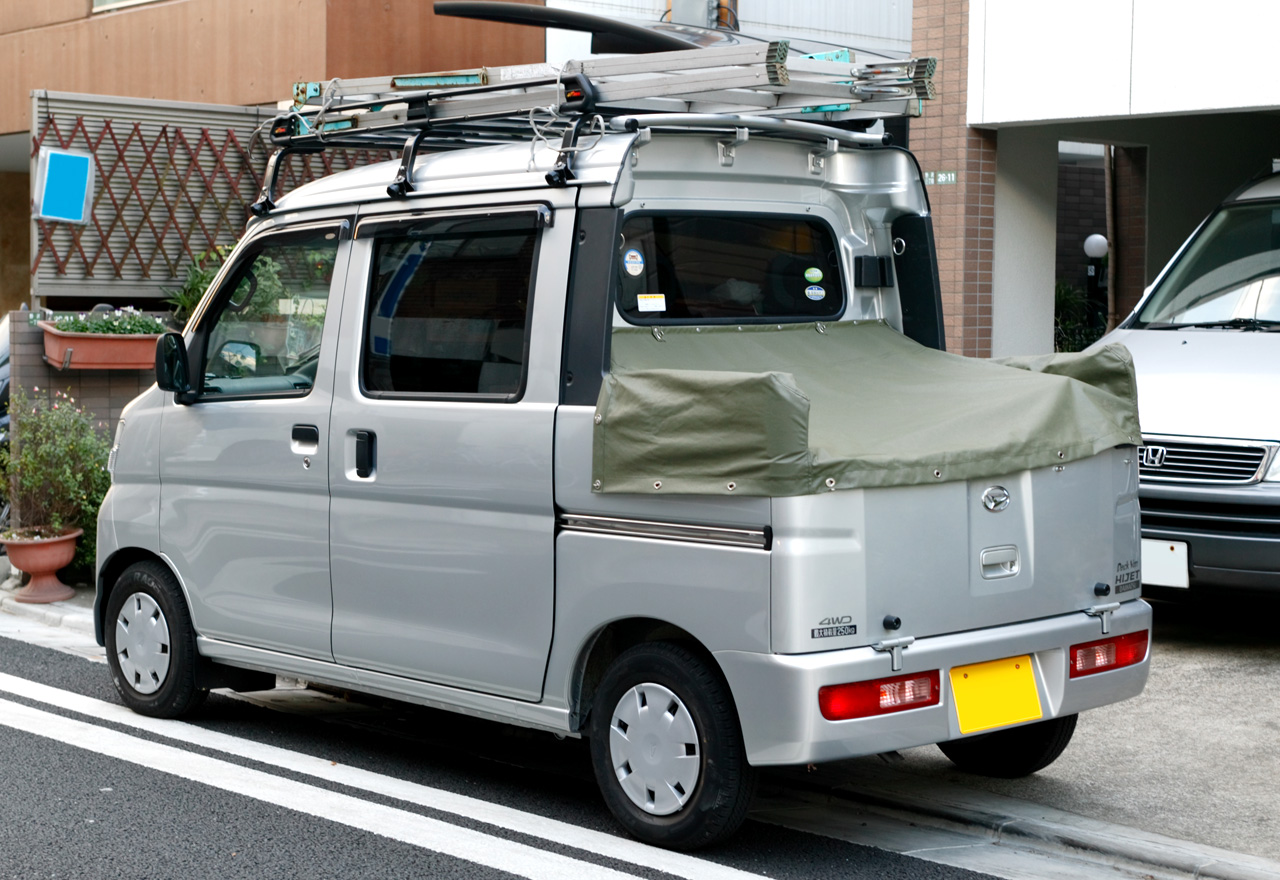 Daihatsu van