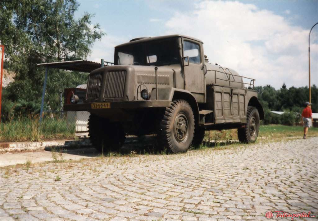 Tatra 128