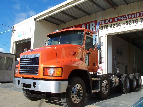 Mack metroliner