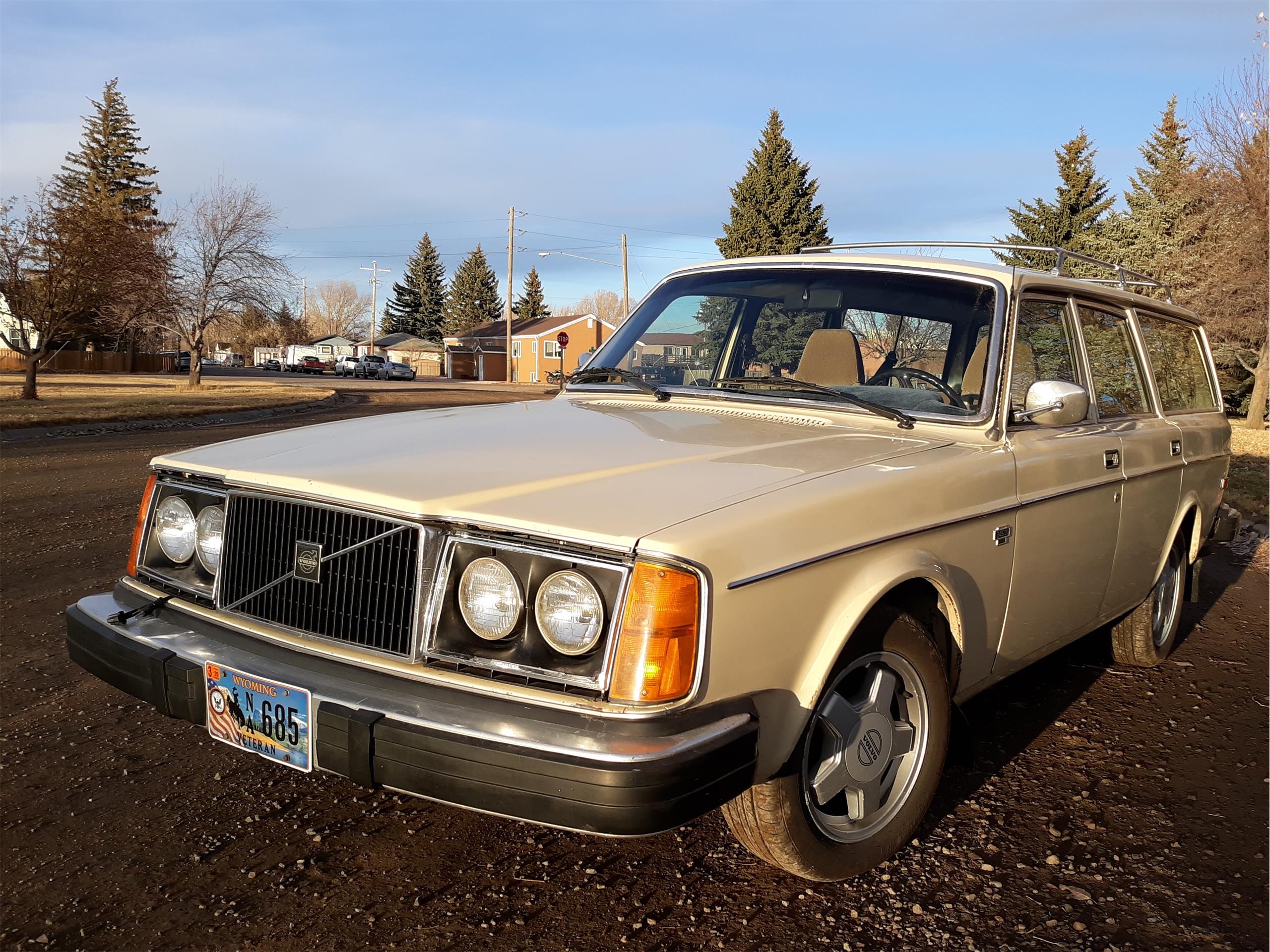 Volvo 245 DL Wagon - specs, photos, videos and more on TopWorldAuto