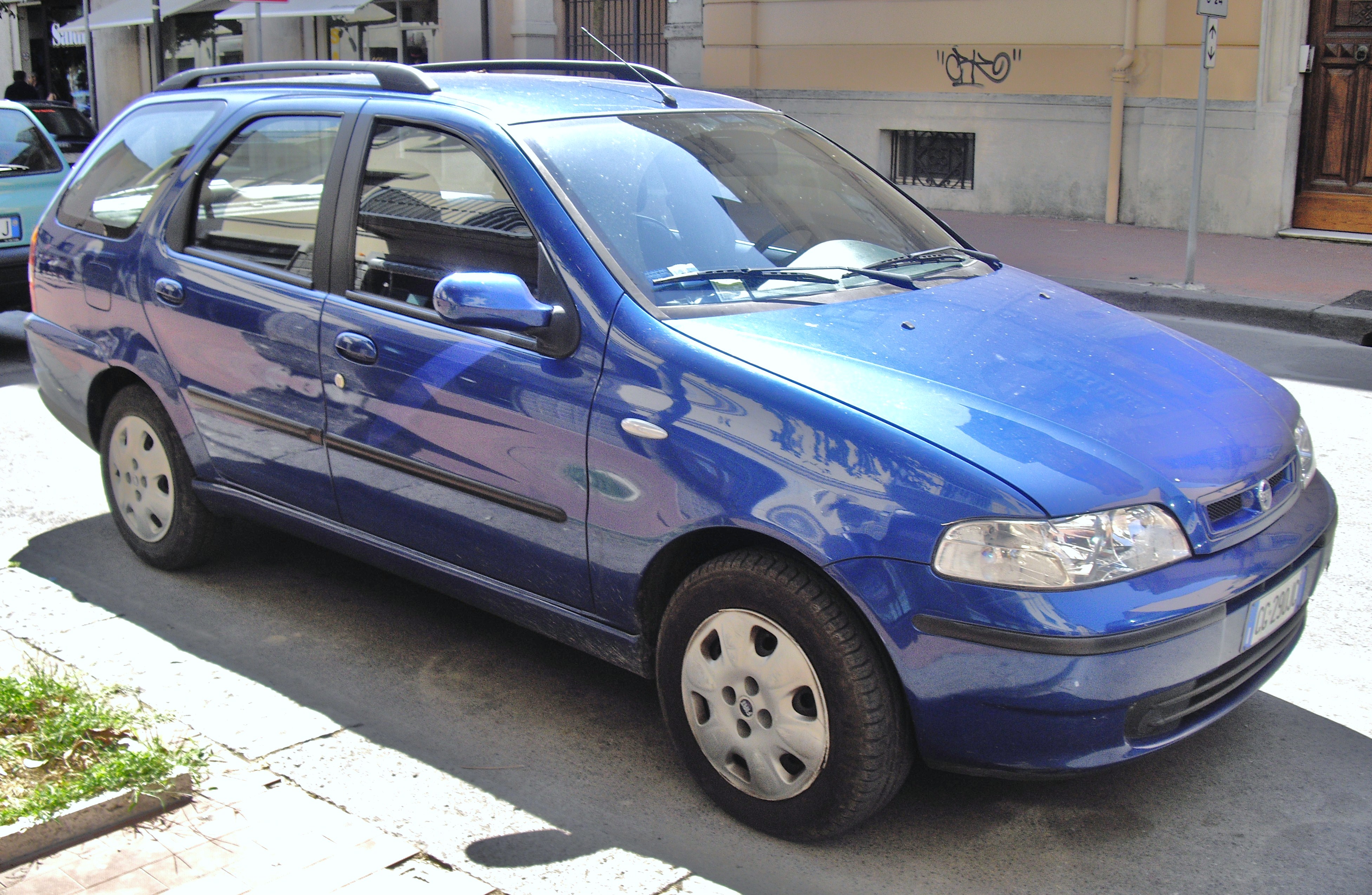 Fiat Palio Weekend specs, photos, videos and more on