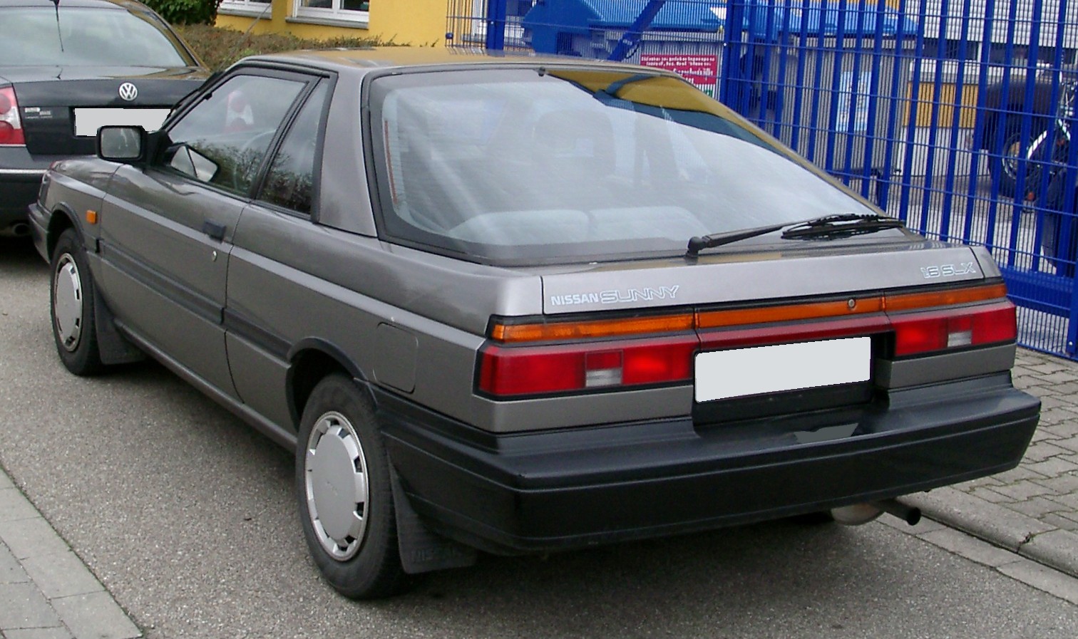 Nissan sunny чехлы