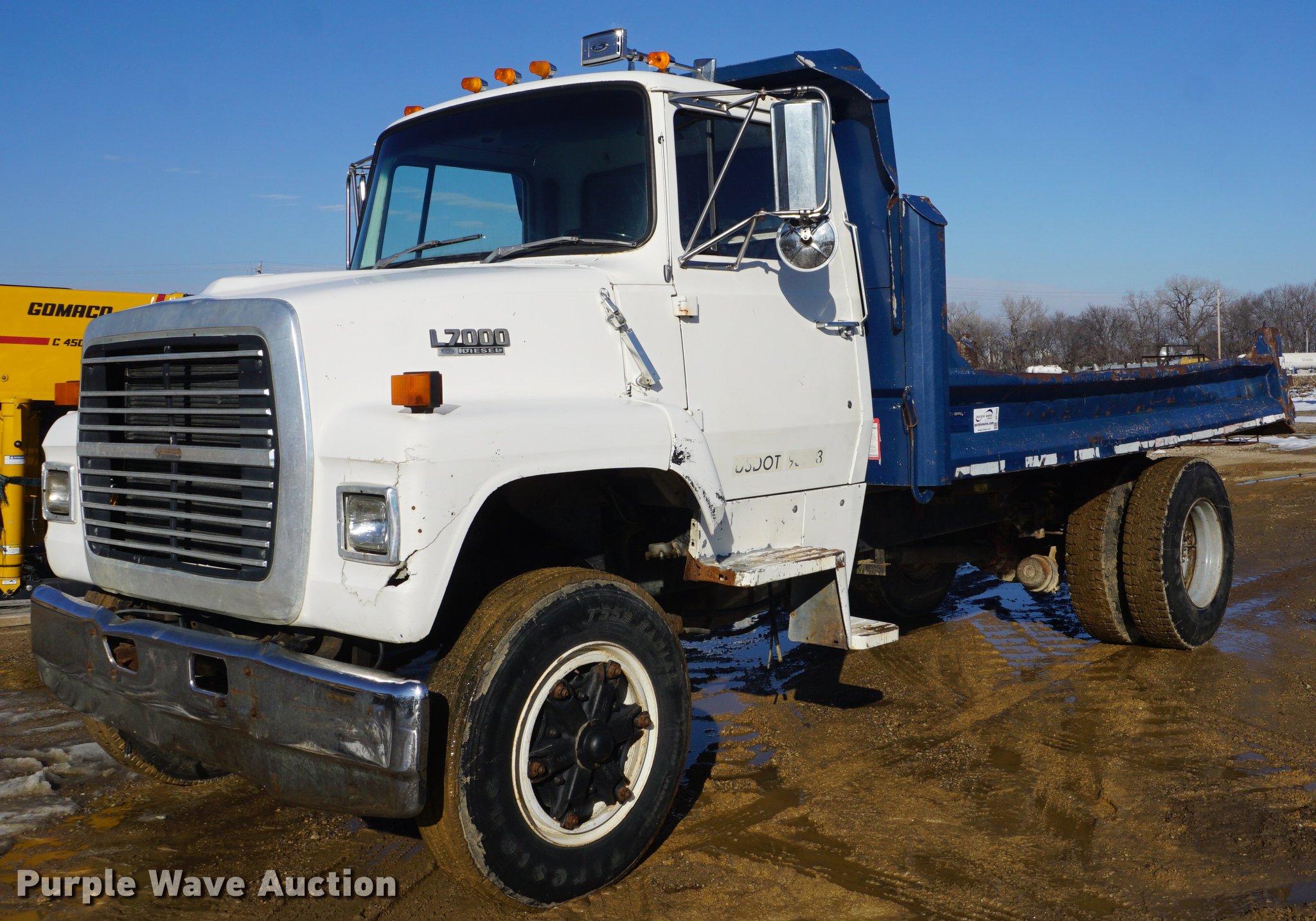 Ford L7000 - specs, photos, videos and more on TopWorldAuto