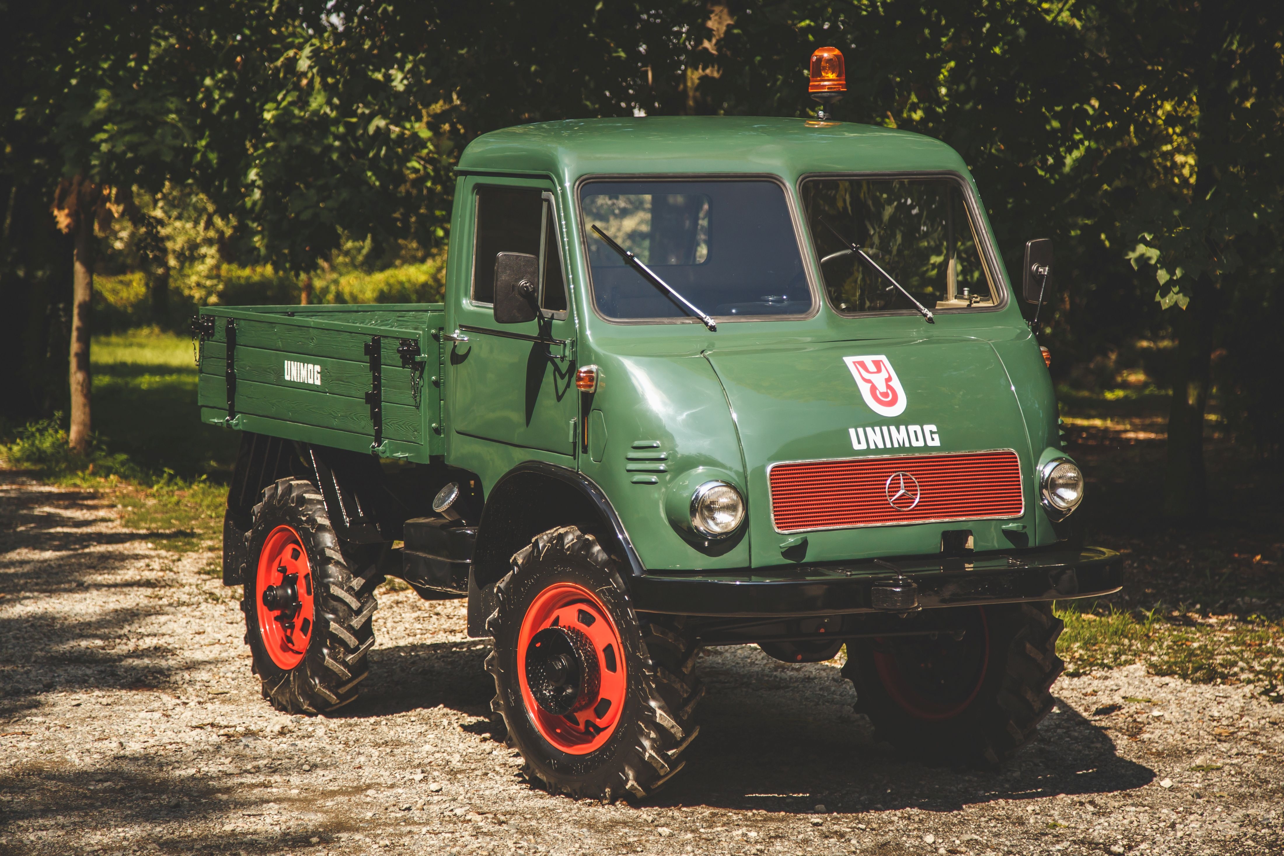 Mercedes-Benz Unimog 411 - specs, photos, videos and more on TopWorldAuto