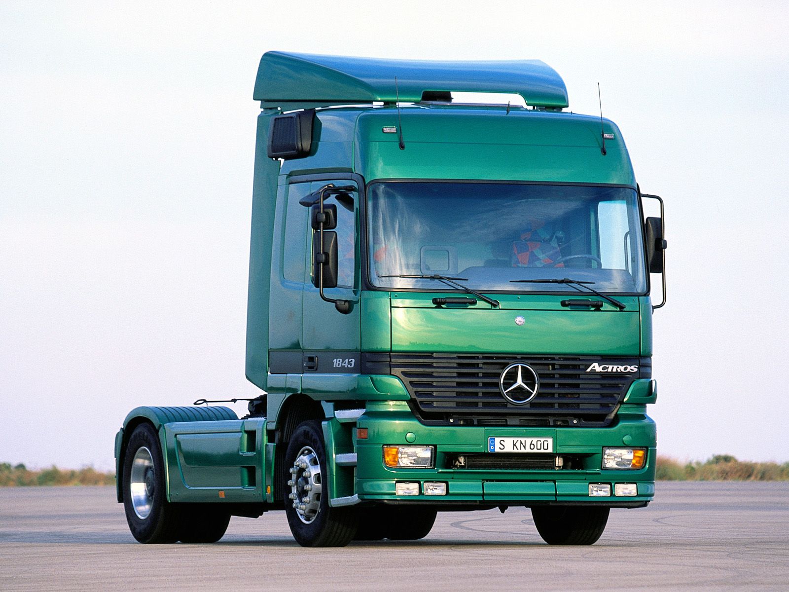 Mercedes Actros Front